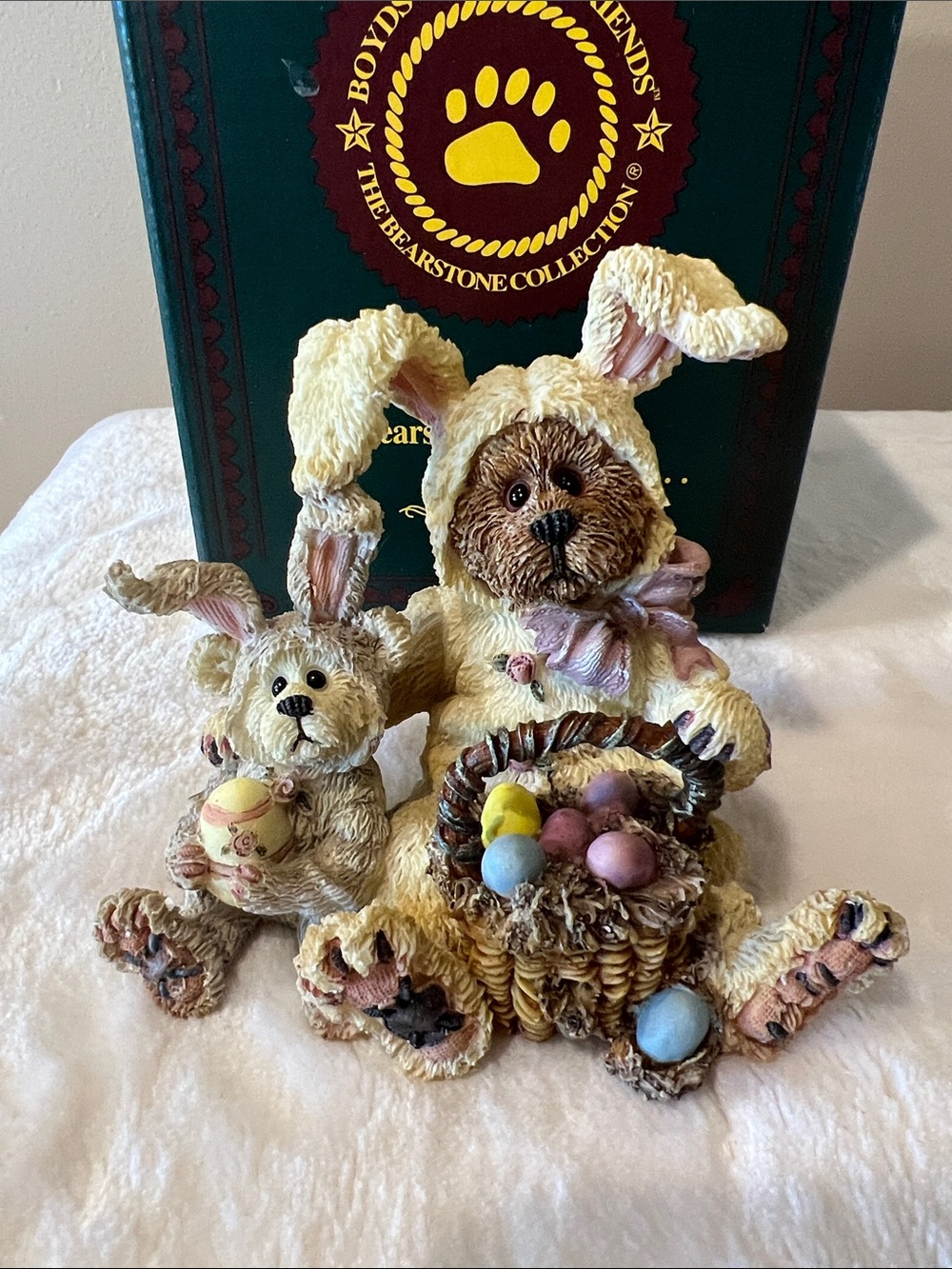 Boyds Bear Resin Marlowe with Kinsey egg detectives 227736